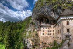 Alan_Kosmac_Predjama_castle_3883_orig-glavnaslika